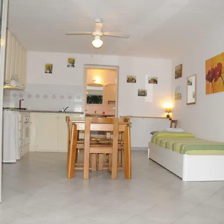 Casa Derosas Bed & Breakfast 3*